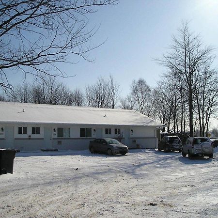 Motel Le Victo Викториавил Екстериор снимка