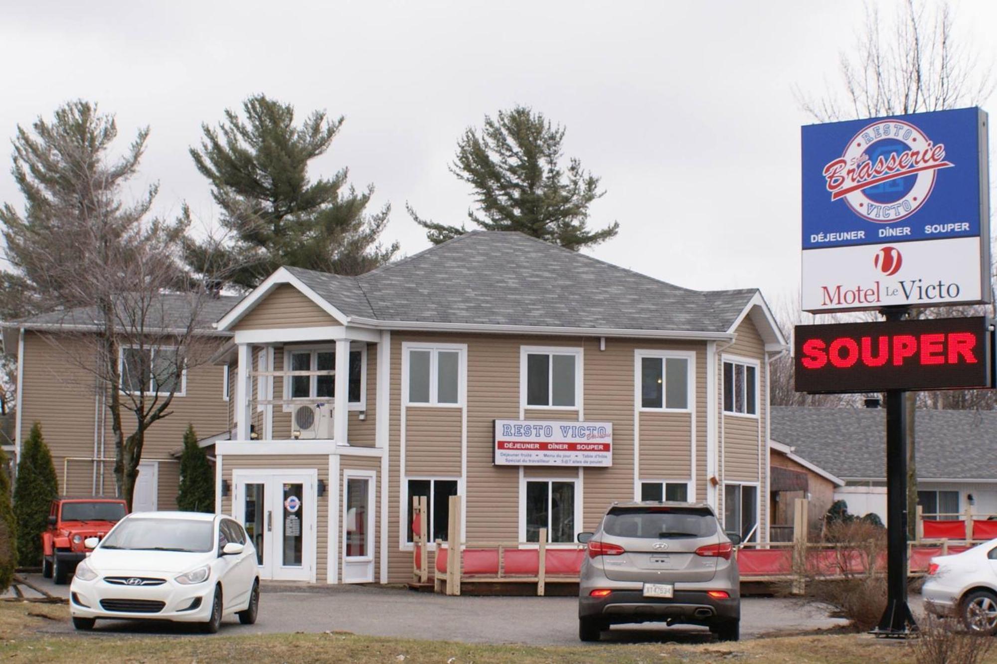 Motel Le Victo Викториавил Екстериор снимка
