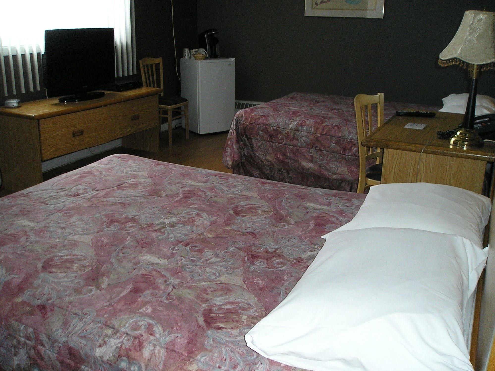 Motel Le Victo Викториавил Екстериор снимка